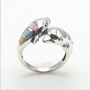 Dolphin rings